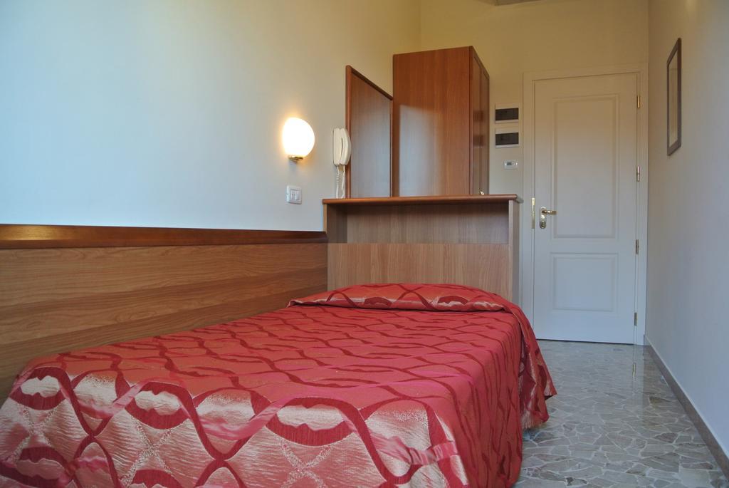 Hotel Tiffany Rimini Cameră foto
