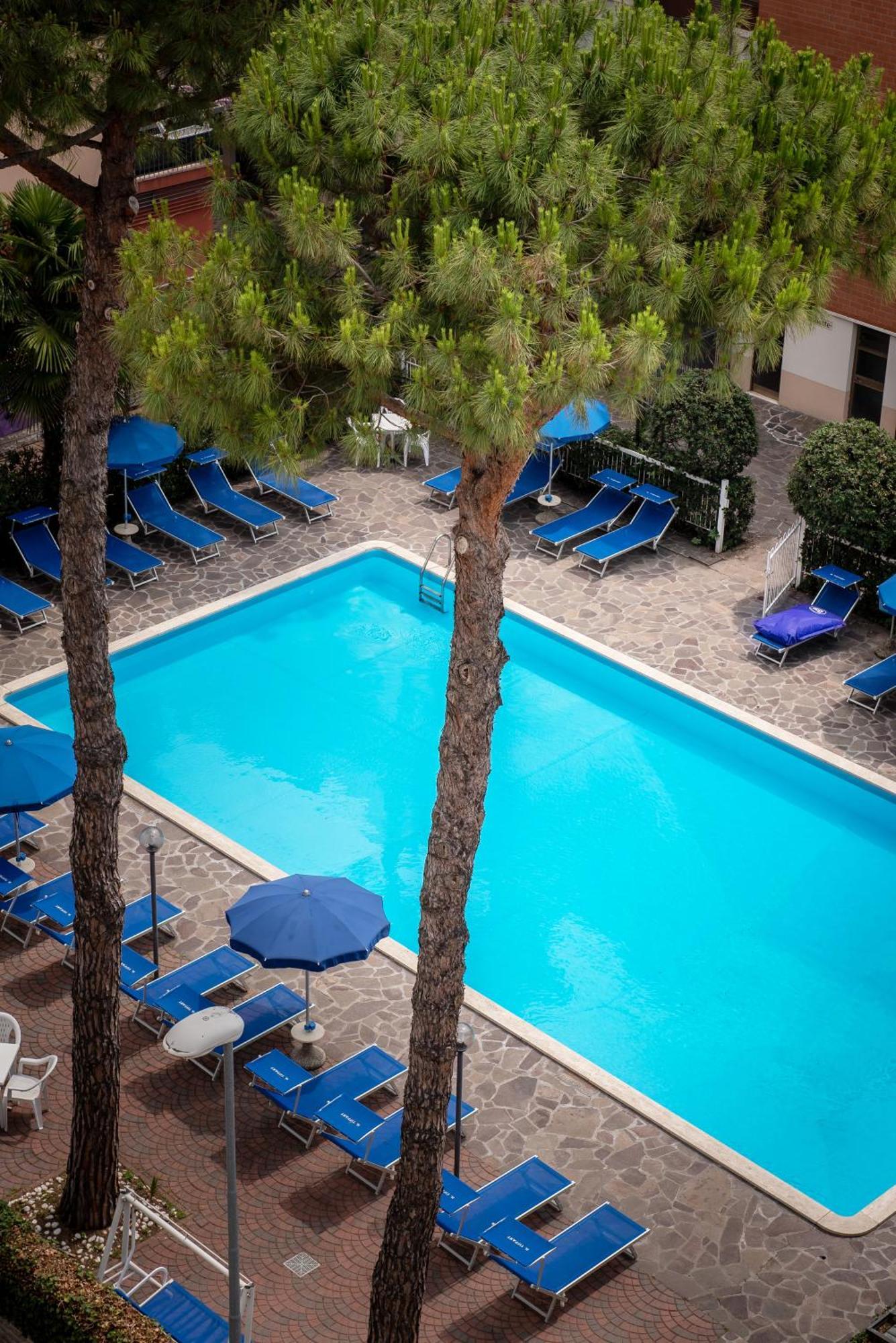 Hotel Tiffany Rimini Exterior foto