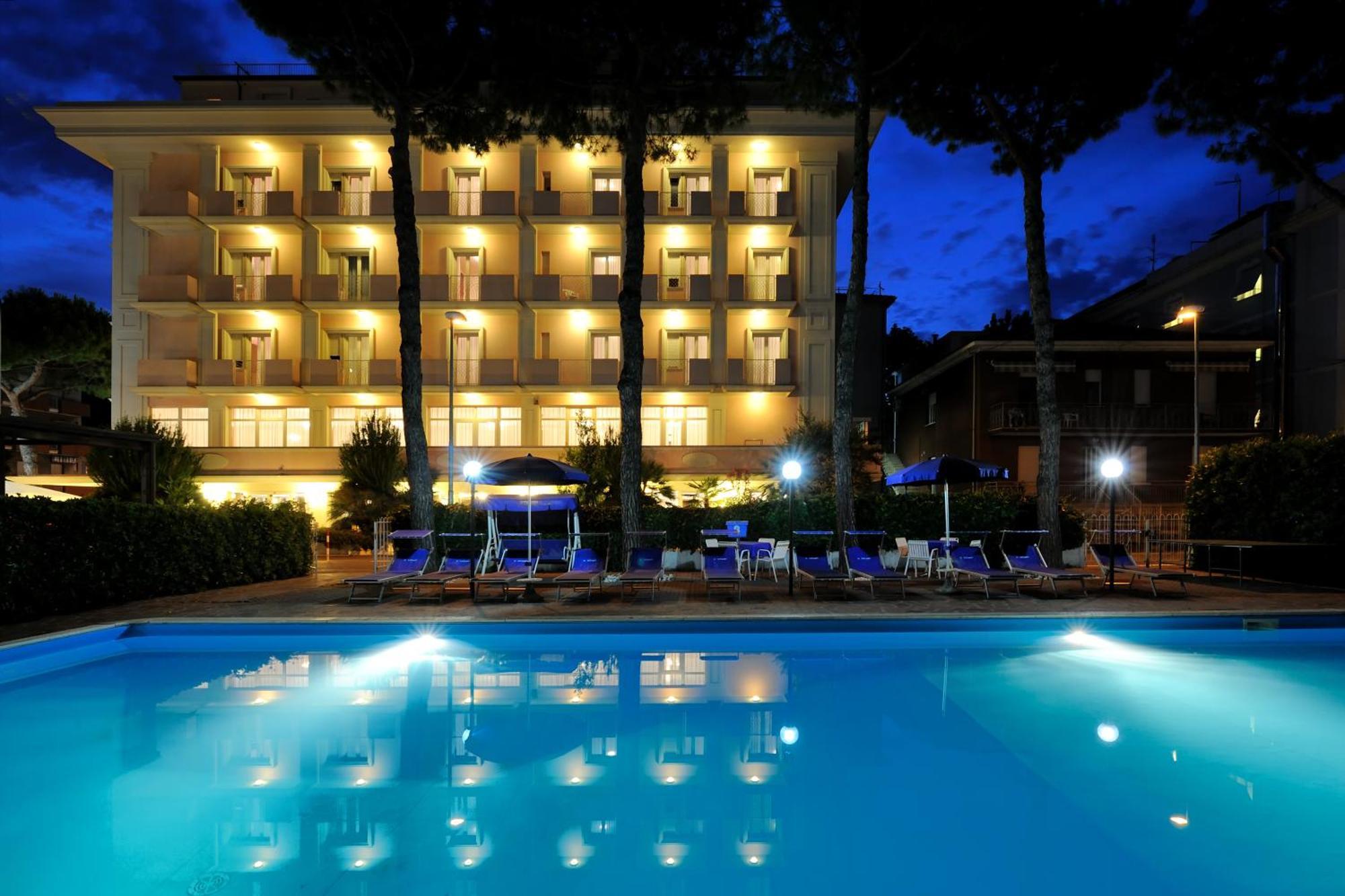 Hotel Tiffany Rimini Exterior foto