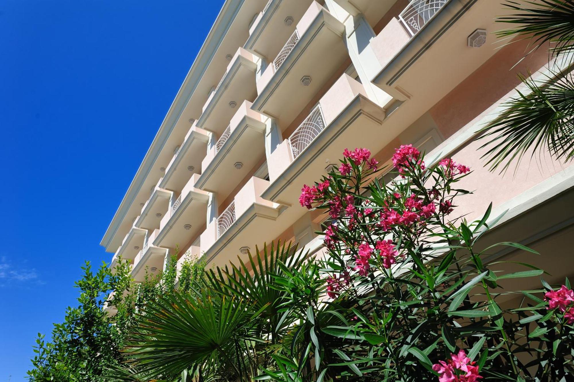 Hotel Tiffany Rimini Exterior foto